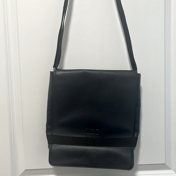 NWOT Moleskine Navy Leather Messenger Bag